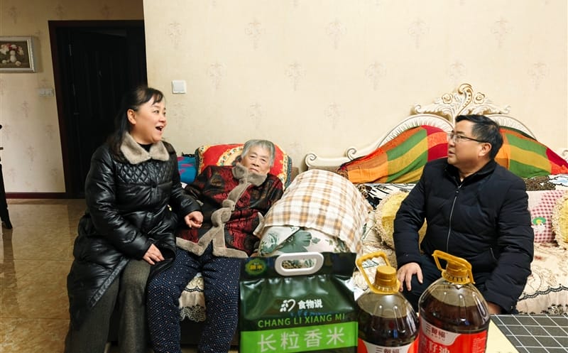 严冬送关爱 情暖老人心 ——测绘公司开展难题及患病退休员工走访慰问活动