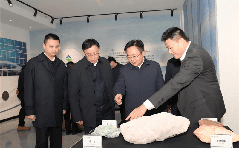 德阳市委书记刘光强一行莅临白银新质料指导事情