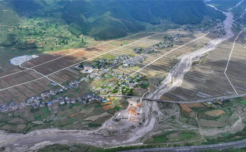 媒体聚焦 | 安定河谷，，，，沃土新生！ 土地集团获媒体点赞