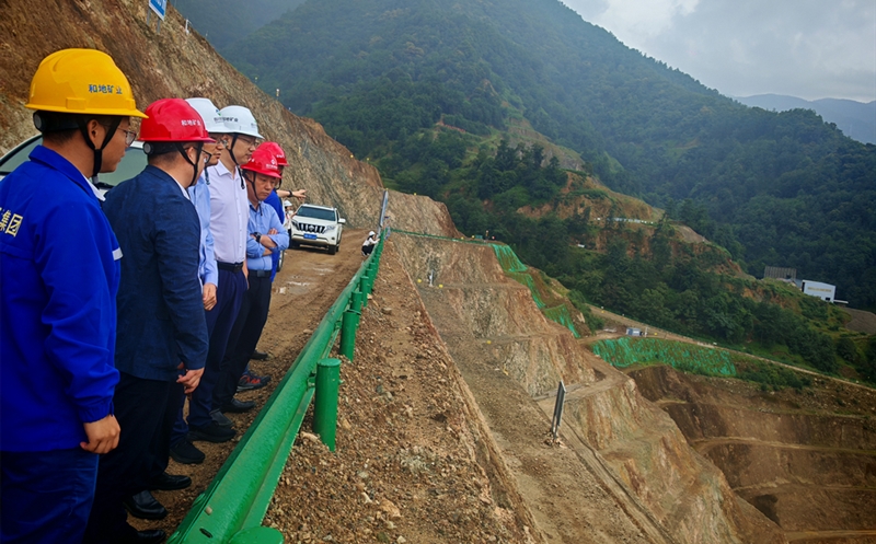 集团向导深入大陆槽矿山一线调研指导事情