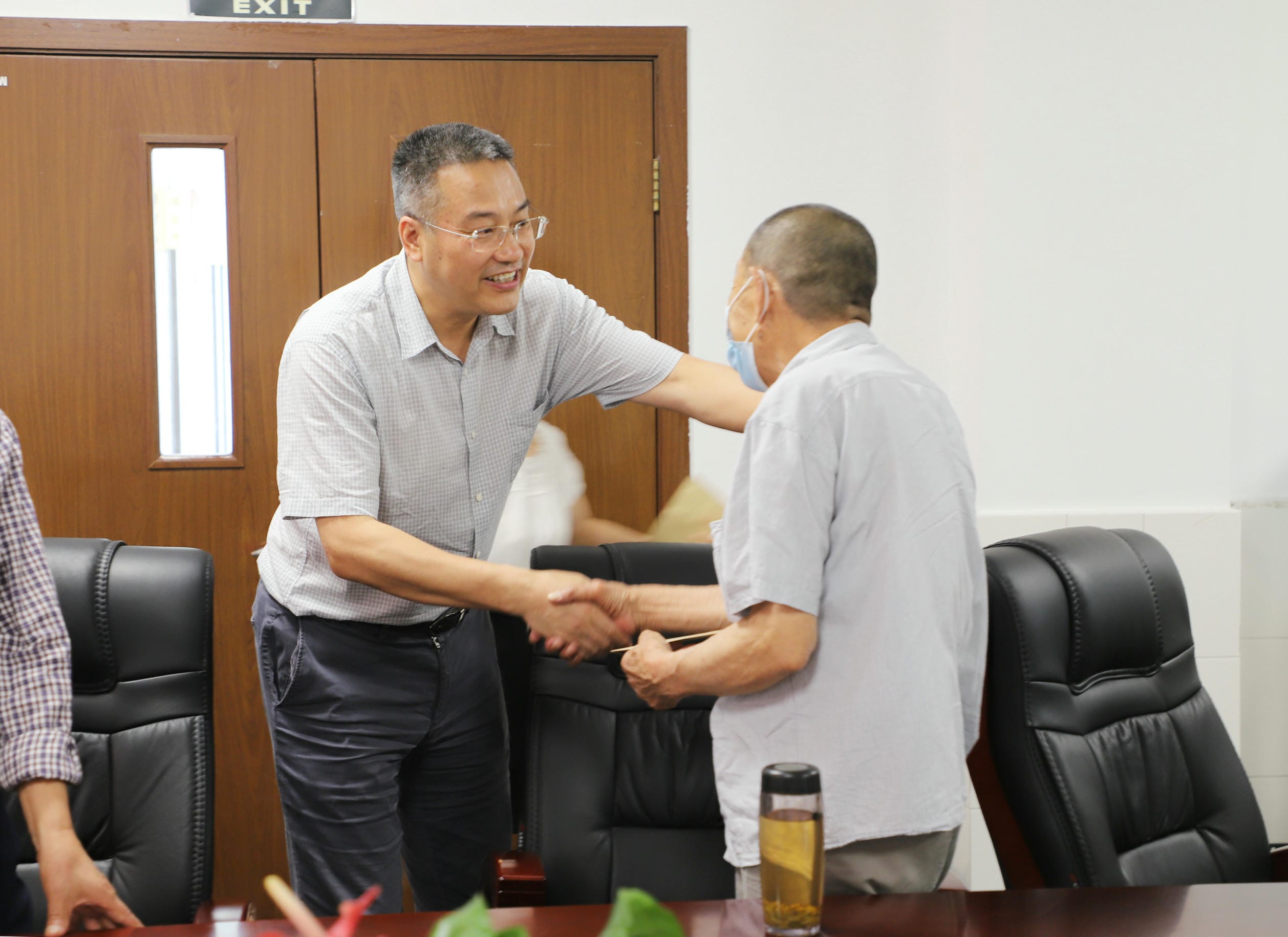 陈贵林到六〇五大队召开老党员、老同志代表座谈会_红色堡垒_党建群团_尊时凯龙有限责任公司