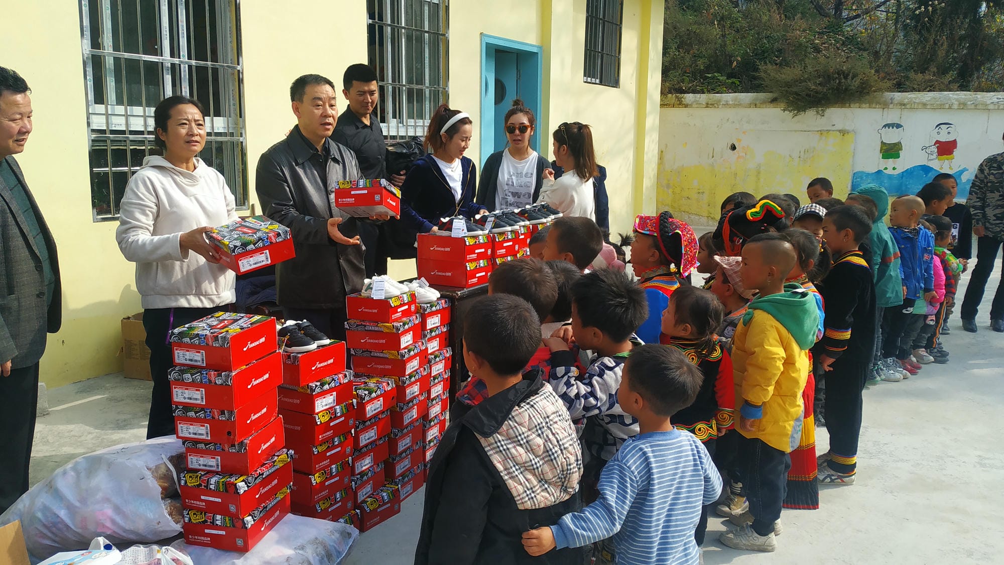 技工校党委书记黎明一行到甘洛县斯觉镇 尔库村开展扶贫事情调研_社会责任_企业文化_尊时凯龙有限责任公司