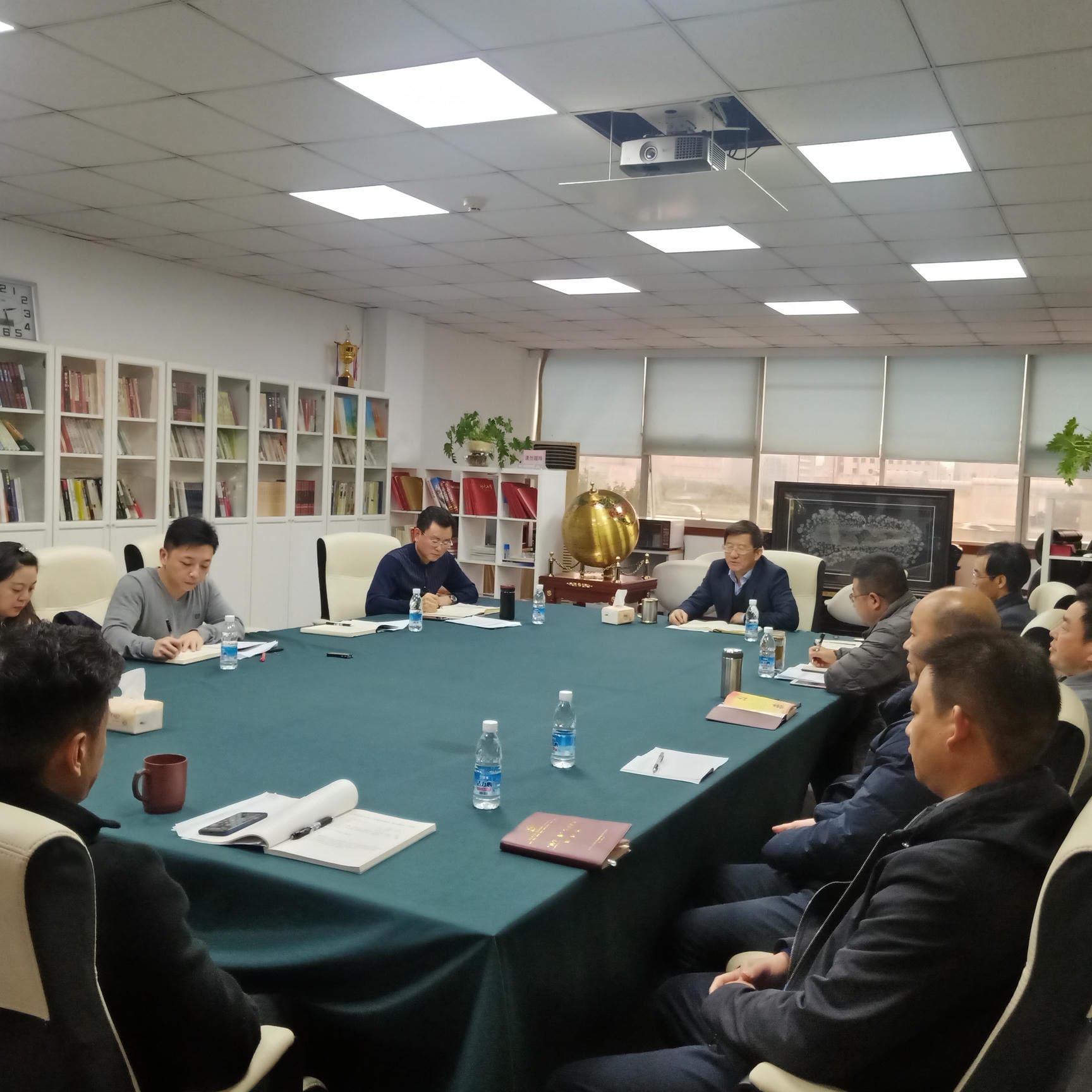 杜春茂在局机关后勤服务中心党支部宣讲党的十九届五中全会精神_尊时凯龙新闻_新闻中心_尊时凯龙有限责任公司