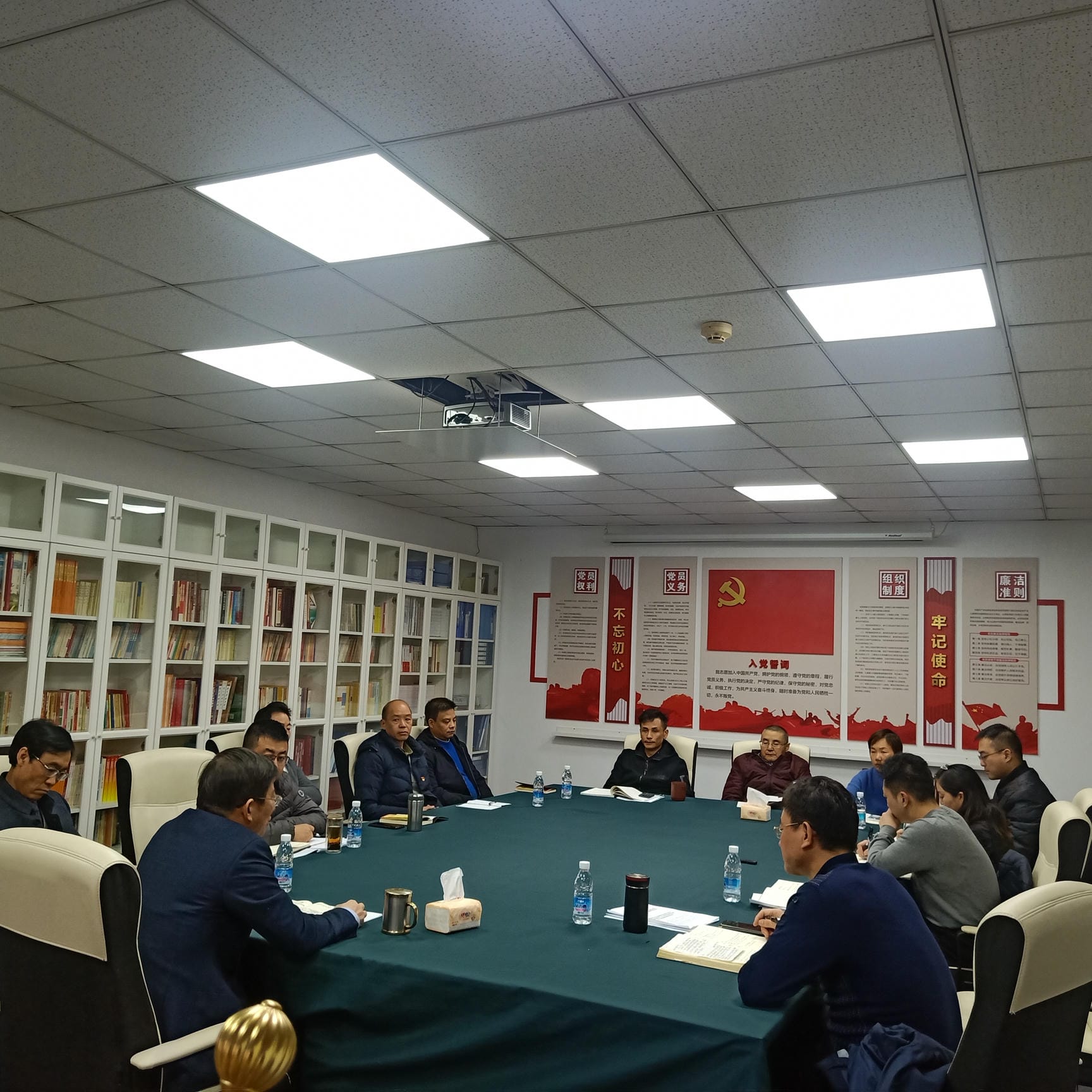 杜春茂在局机关后勤服务中心党支部宣讲党的十九届五中全会精神_尊时凯龙新闻_新闻中心_尊时凯龙有限责任公司