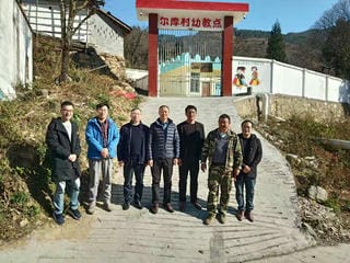 华锋公司党委书记李加海到甘洛县尔库村调研督导脱贫攻坚事情_社会责任_企业文化_尊时凯龙有限责任公司