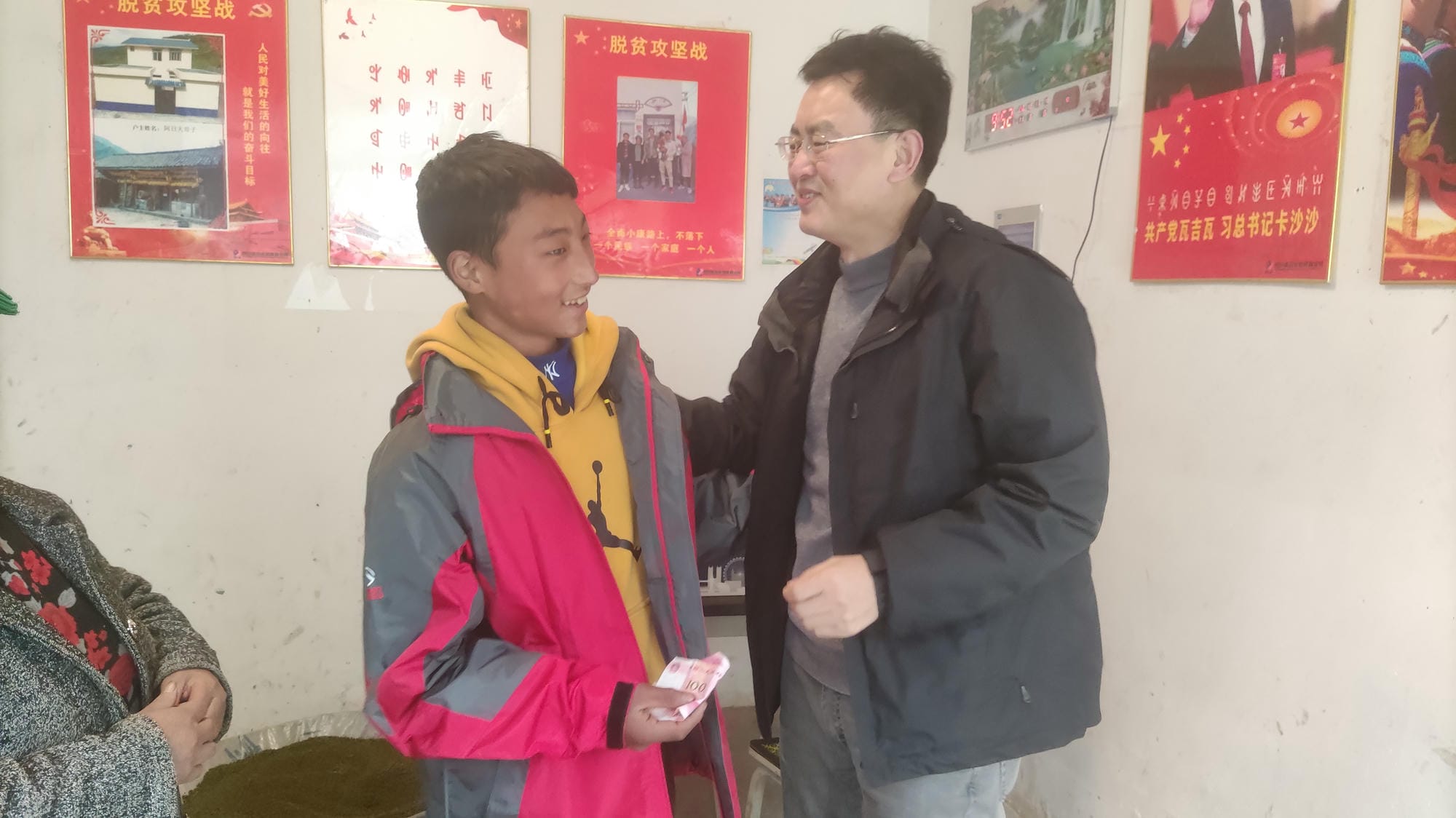 局机关后勤服务中心局离退休职员处赴甘洛县挖曲村开展暖冬慰问_社会责任_企业文化_尊时凯龙有限责任公司