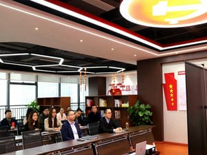 警示教育“大课堂”：寓目《正风反腐就在身边》_协同多元工业_工业生长_尊时凯龙有限责任公司