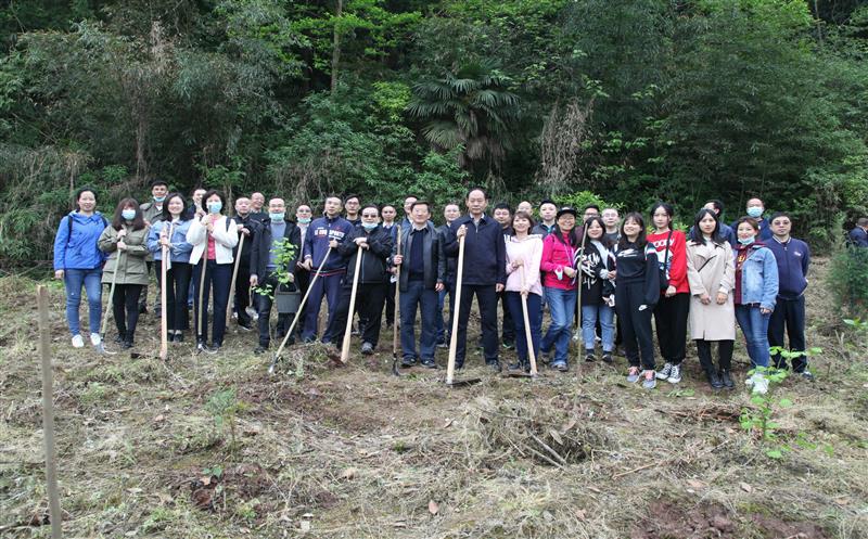 我局组织加入2021年龙泉山森林公园“包山头”植树履责现场抚育管护劳动