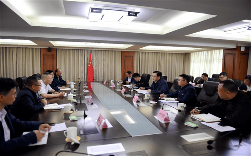 陈贵林与阿坝州署理州长罗振华座谈