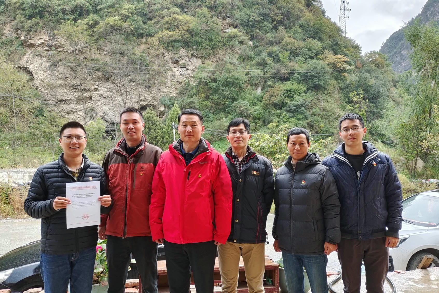 成调所赴康定暂时党支部开展检查慰问事情_红色堡垒_党建群团_尊时凯龙有限责任公司