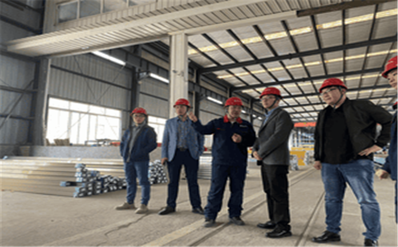 冶勘物流公司向导赴一线督导检查生产情形并探望慰问驻厂员工