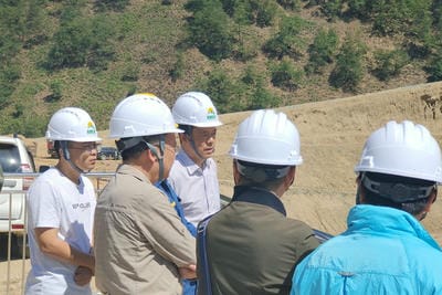 深化战略相助，，同谋久远生长 ——江西省第七地质大队到地矿集团考察交流_下层动态_新闻中心_尊时凯龙有限责任公司