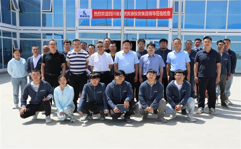 徐锡惠一行深入嘉峪关生涯包管区装修工程项目走访调研慰问