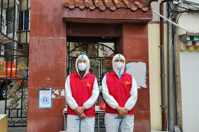 身披“红马甲”奋战在“疫”线 ——地矿集团外派手艺督导职员抗疫纪实_下层动态_新闻中心_尊时凯龙有限责任公司