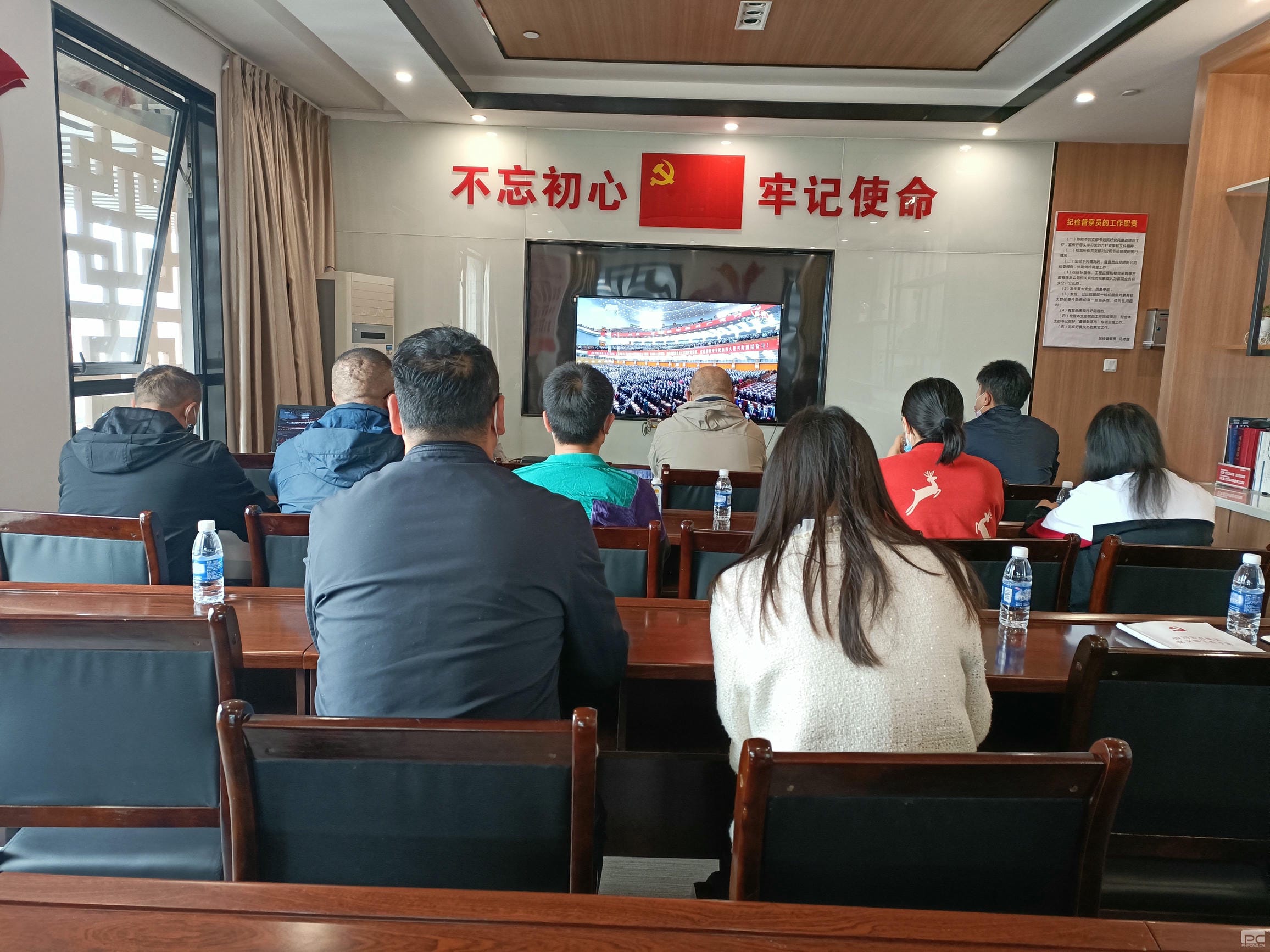 蜀鑫房产党员干部群众起劲收听收看党的二十大开幕会