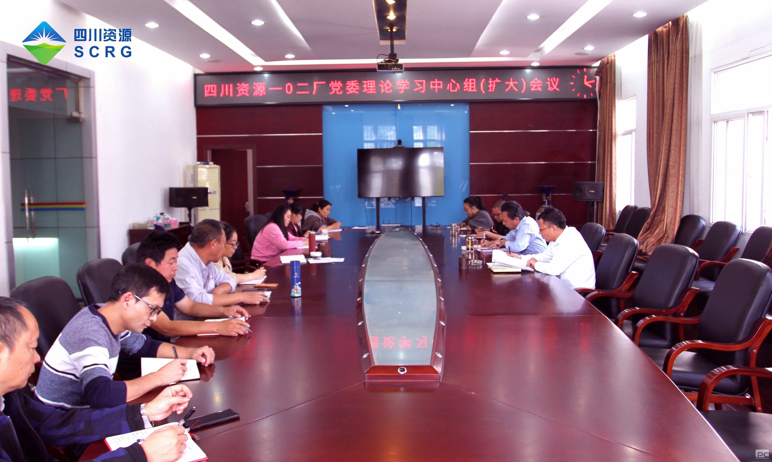 102厂召开党委理论学习中心组（扩大）聚会