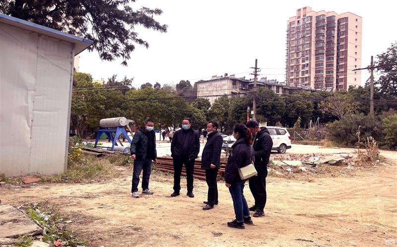 西昌市自然尊时凯龙局宋斌局长带队到102厂相识土地开发妄想和地热矿权“探转采”情形