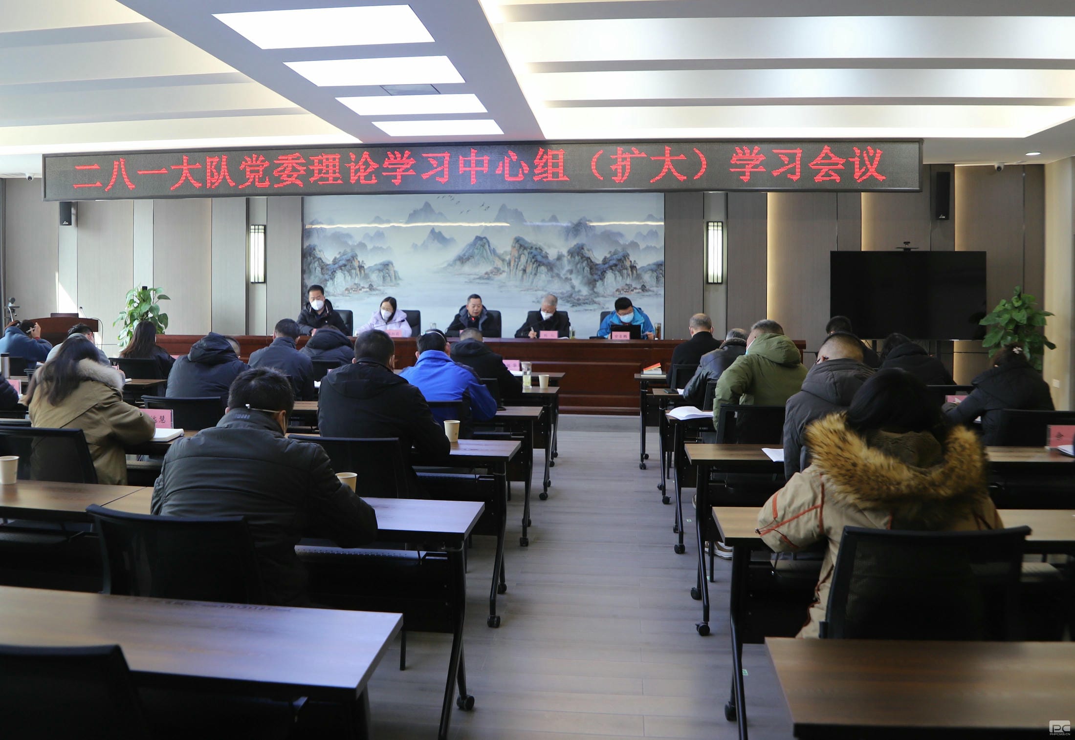 二八一大队召开党委理论学习中心组（扩大）学习聚会 