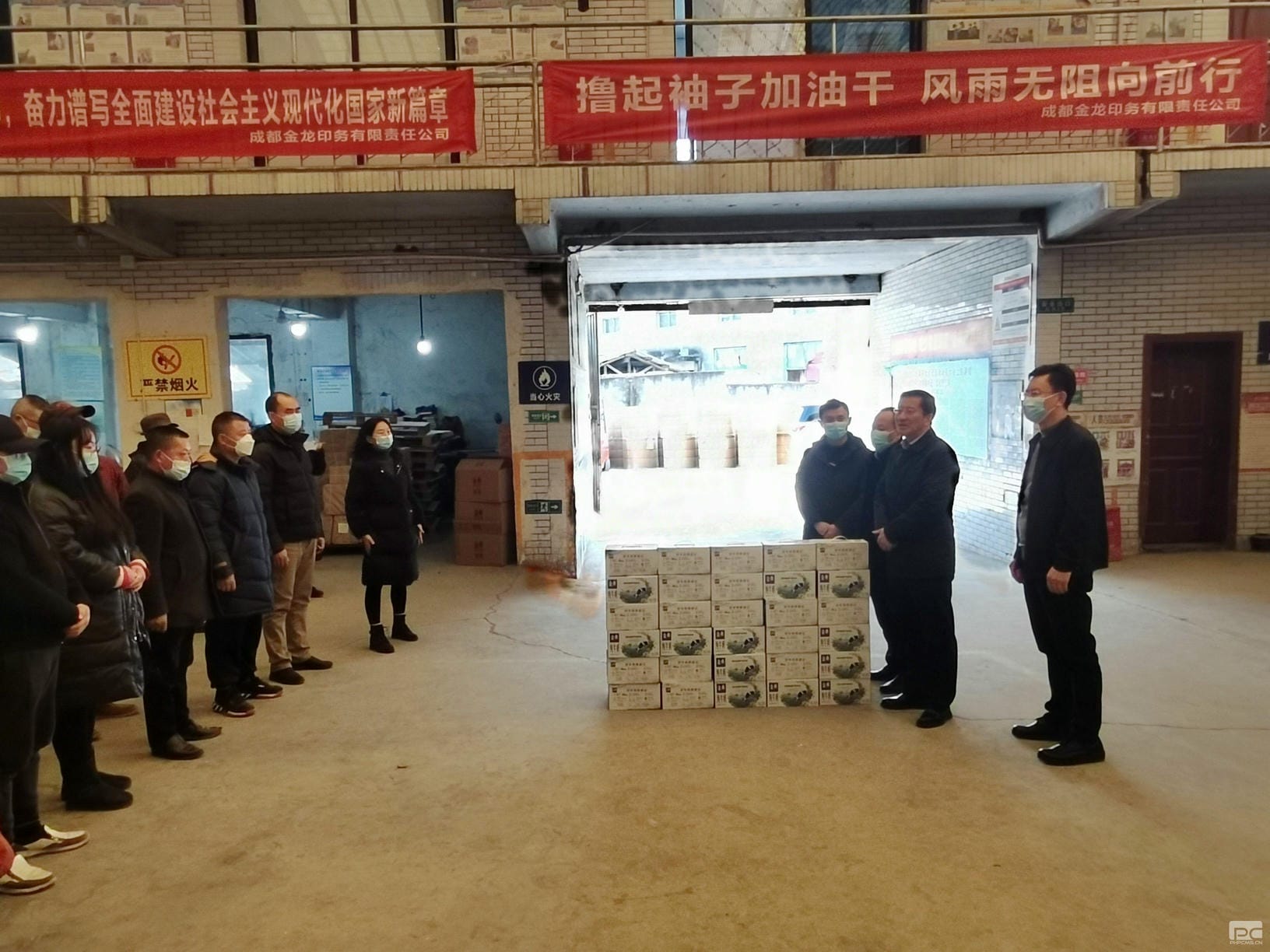 杜春茂到地创光电慰问生产一线员工_尊时凯龙新闻_新闻中心_尊时凯龙有限责任公司