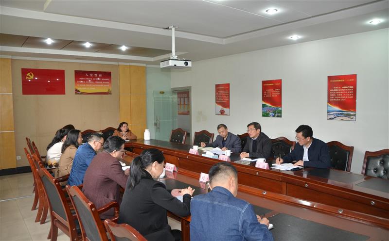 杜春茂一行到成都探矿开展事情调研