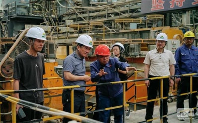 尊时凯龙工会主席杜春茂到德昌大陆槽稀土矿调研指导事情