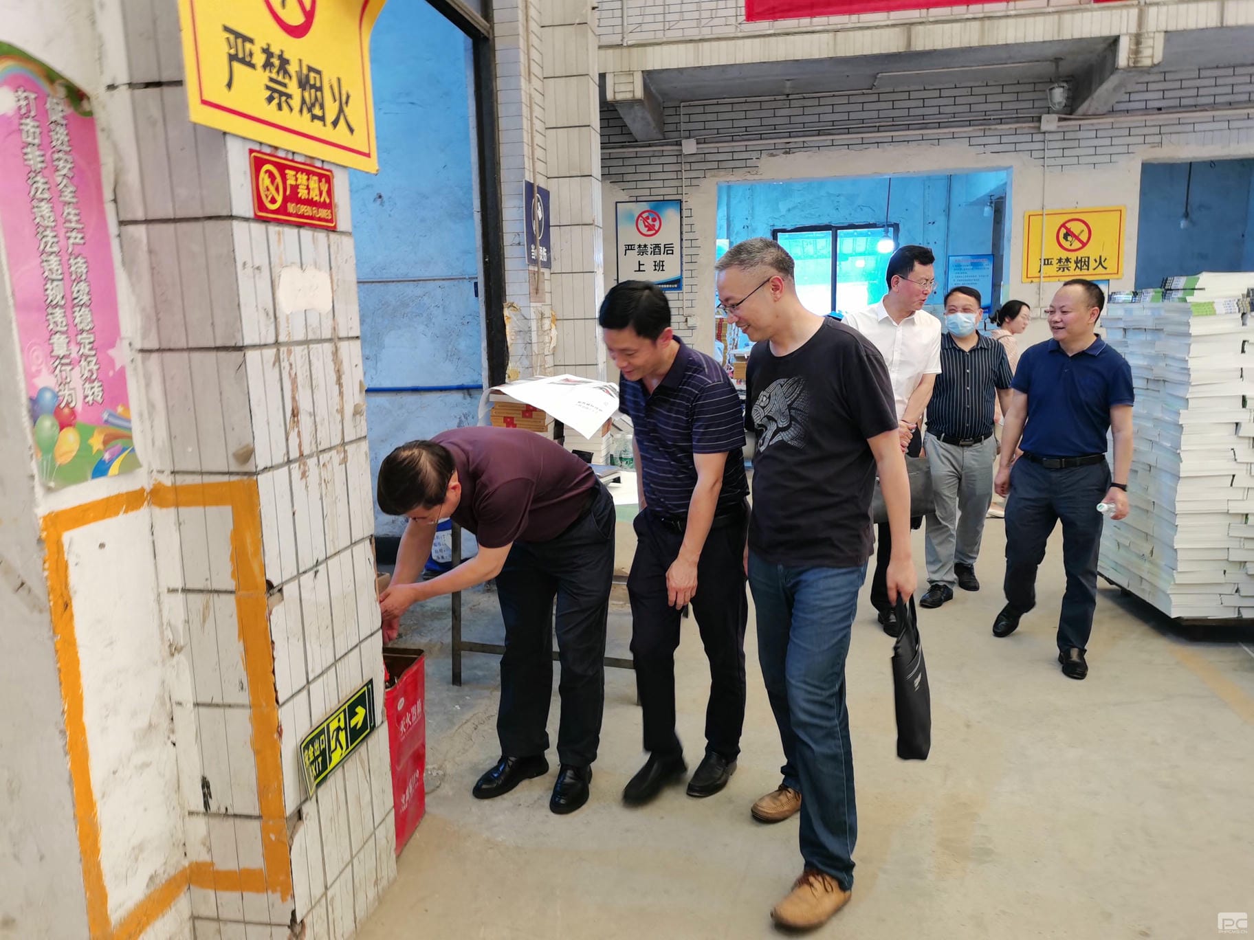 杜春茂深入地创光电生产一线开展清静检查并调研指导_尊时凯龙新闻_新闻中心_尊时凯龙有限责任公司