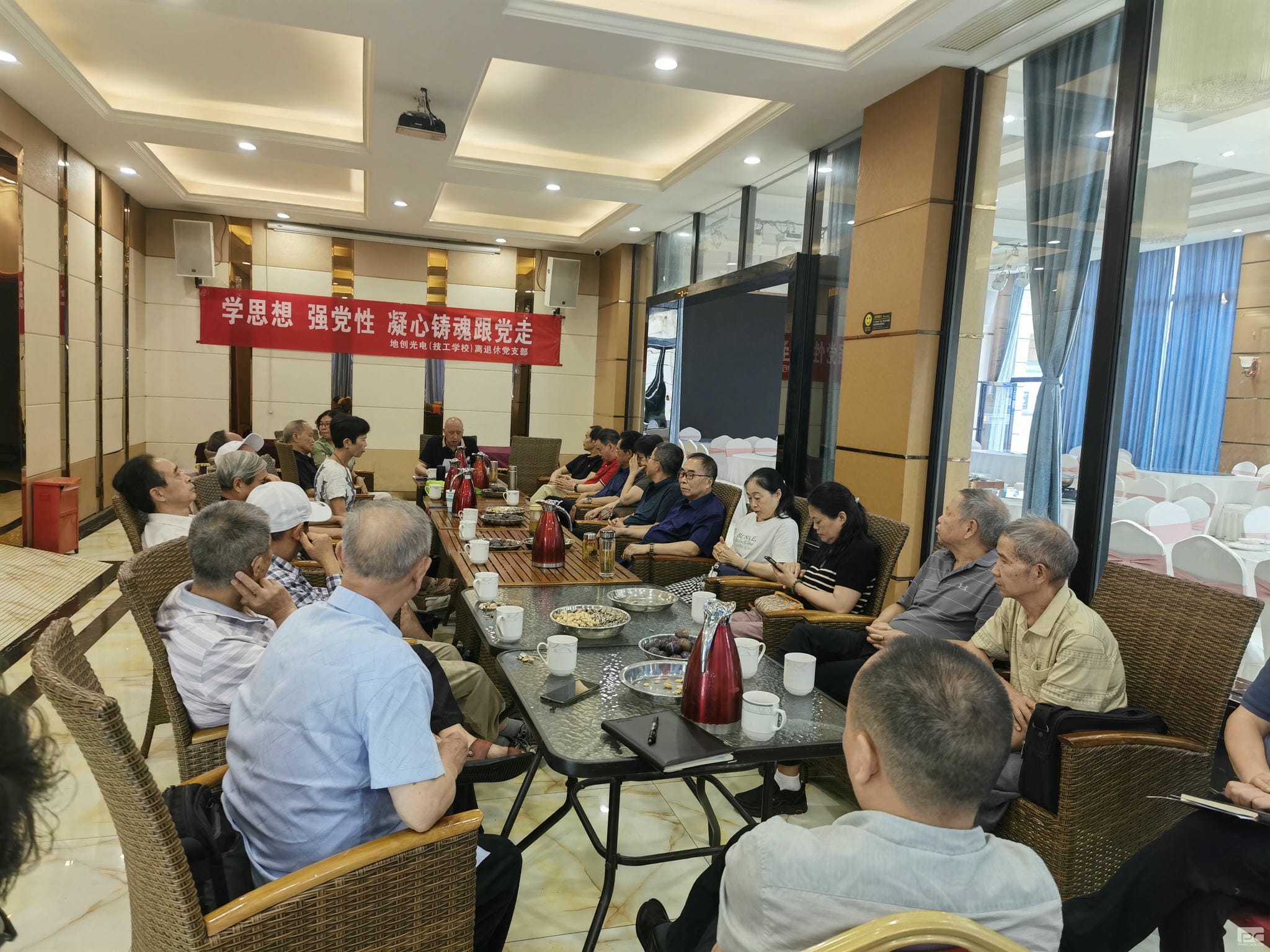 地创光电离退休党支部开展主题教育专题学习_红色堡垒_党建群团_尊时凯龙有限责任公司