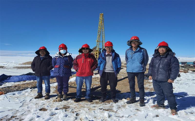 地勘院党委委员、总工程师张庆松率队赴藏西北检查指导野外项目