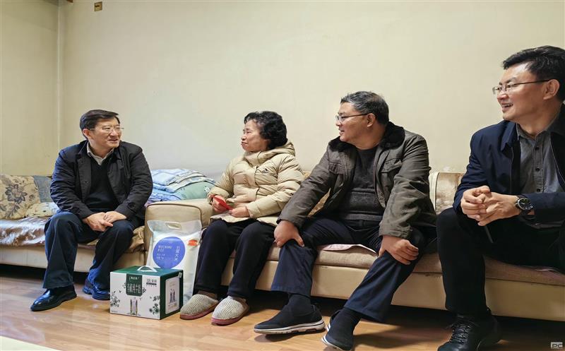 春节前夕慰问送温暖，，，，浓浓关爱暖人心 ——集团向导一行开展新春送温暖活动