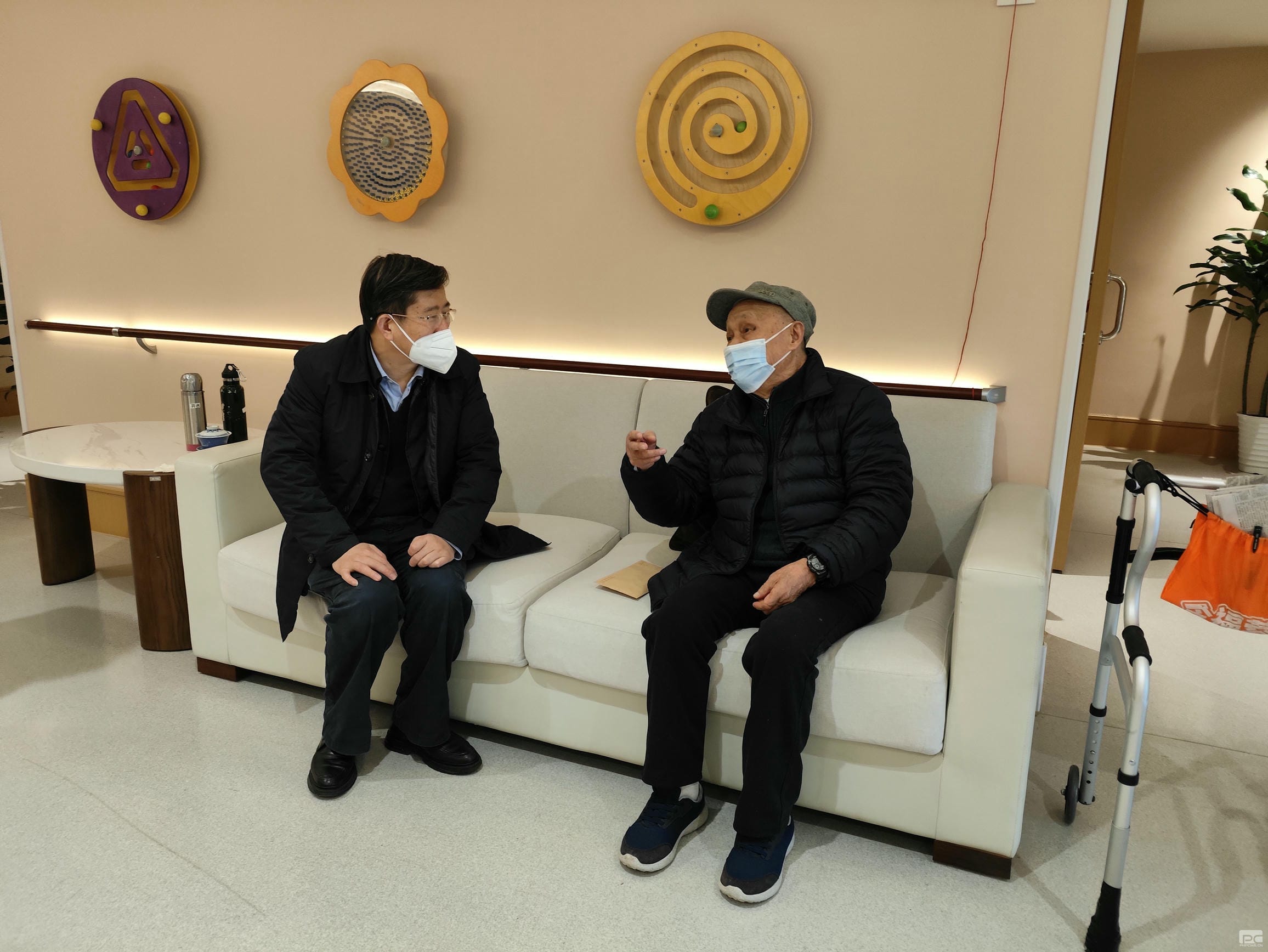 春节送温暖 关爱暖人心——集团向导到地创光电慰问老干部和生产一线职工_尊时凯龙新闻_新闻中心_尊时凯龙有限责任公司