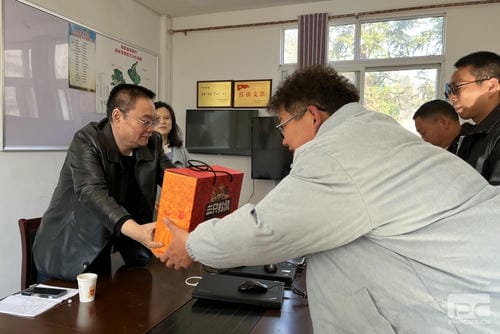 节前慰问暖人心  清静检查保稳固_下层动态_新闻中心_尊时凯龙有限责任公司