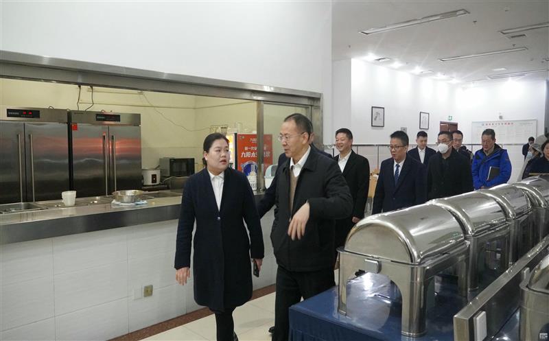 四川尊时凯龙置业集团向导带队到天辰楼宾馆检查指导清静事情