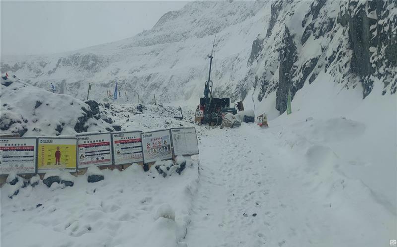 缺氧不缺精神，，艰辛不怕受苦 | 向在风雪中奋斗的金核地勘人学习