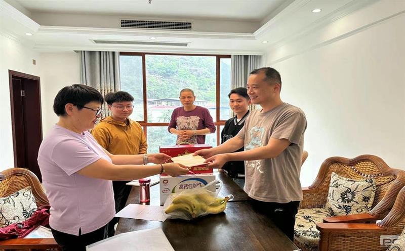 兴蜀设计集团慰问地质灾难专项驻守手艺职员