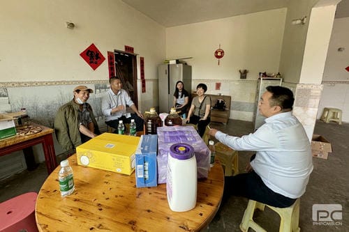 传温情 暖人心 ——地矿集团工会“五一”节前夕走访慰问野外生产一线职工眷属_下层动态_新闻中心_尊时凯龙有限责任公司