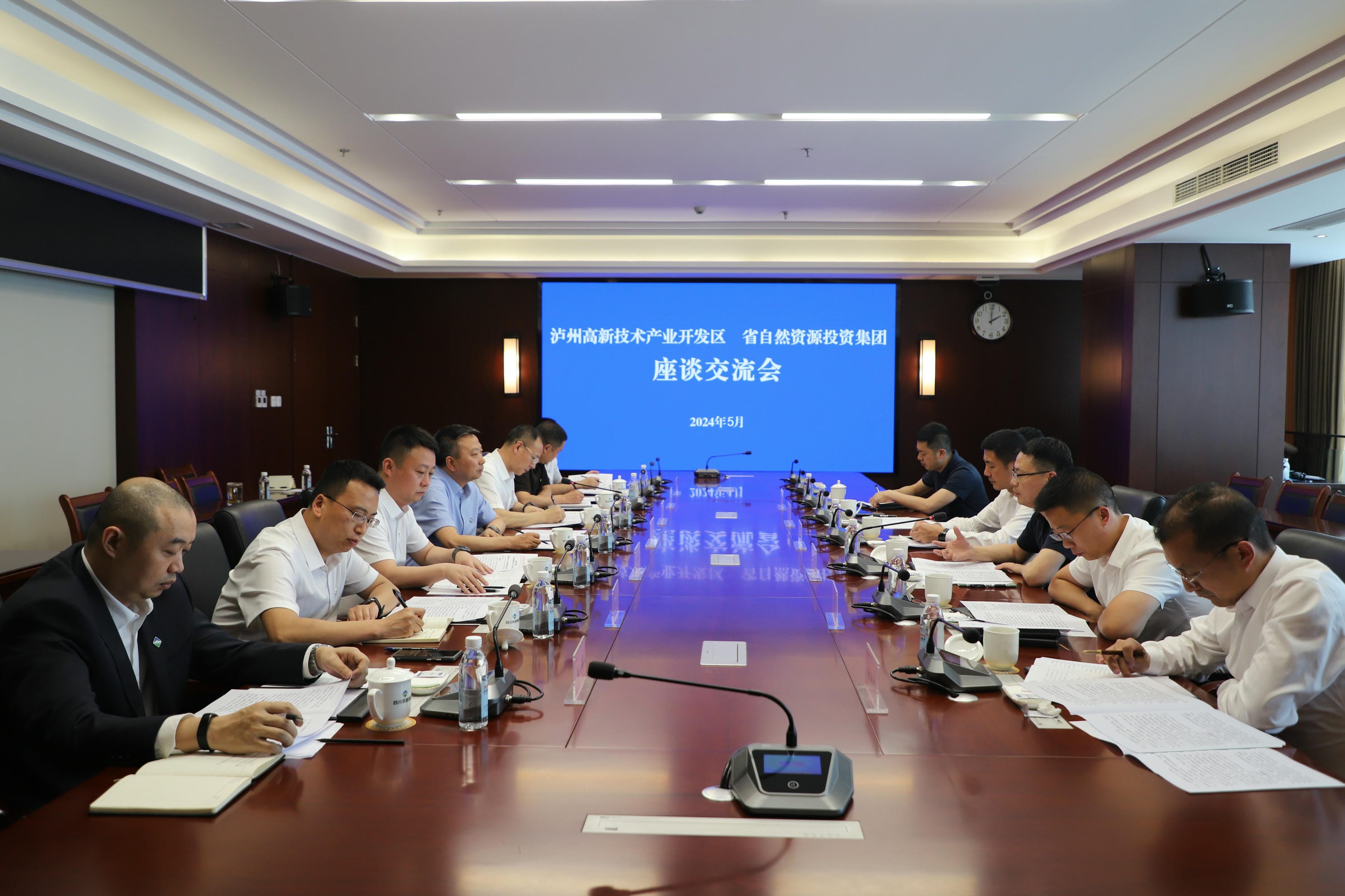 置业集团与泸州高新区座谈交流_下层动态_新闻中心_尊时凯龙有限责任公司