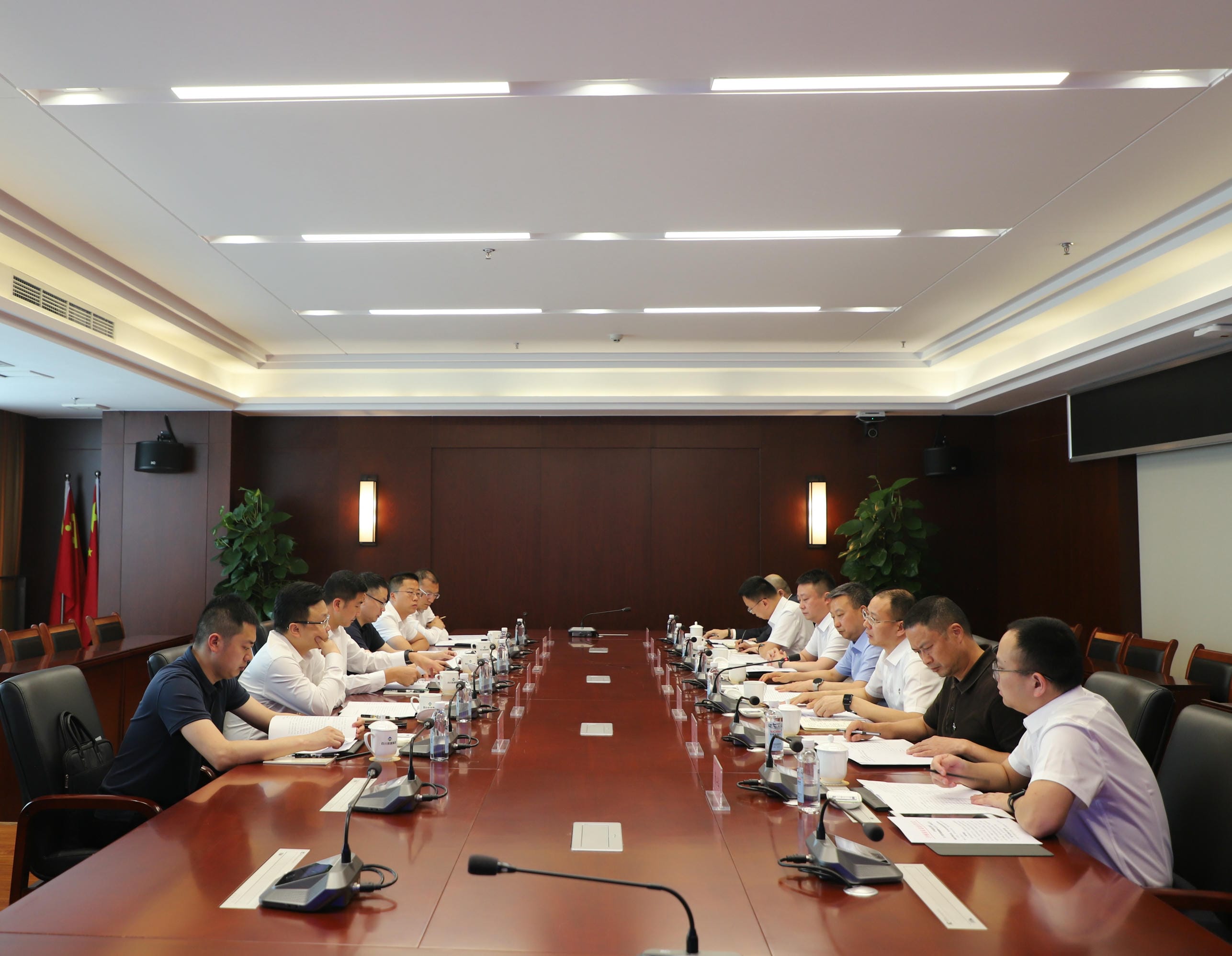 置业集团与泸州高新区座谈交流_下层动态_新闻中心_尊时凯龙有限责任公司