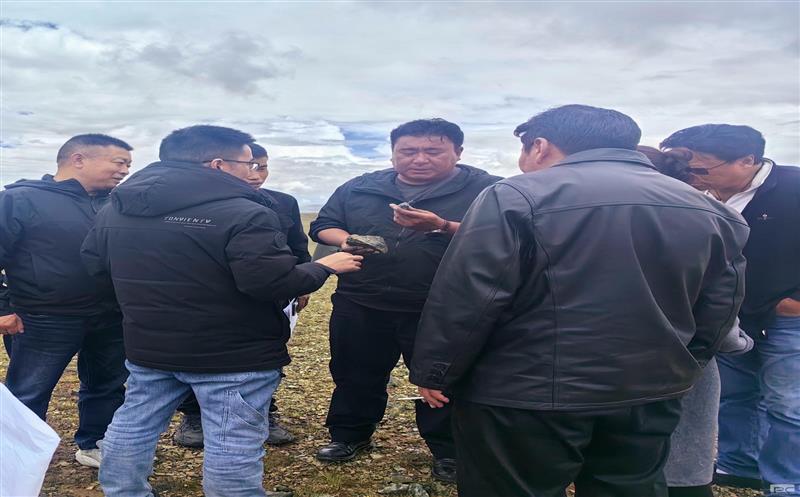 那曲市自然尊时凯龙局向导莅临安多县春风铬铁矿储量核实项目检查