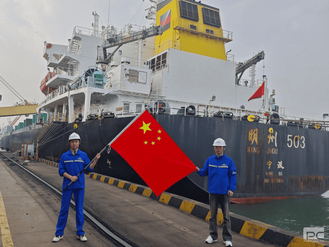 “盛世华诞，，，，纸短情长”产融生长公司给祖国的三行情诗_协同多元工业_工业生长_尊时凯龙有限责任公司