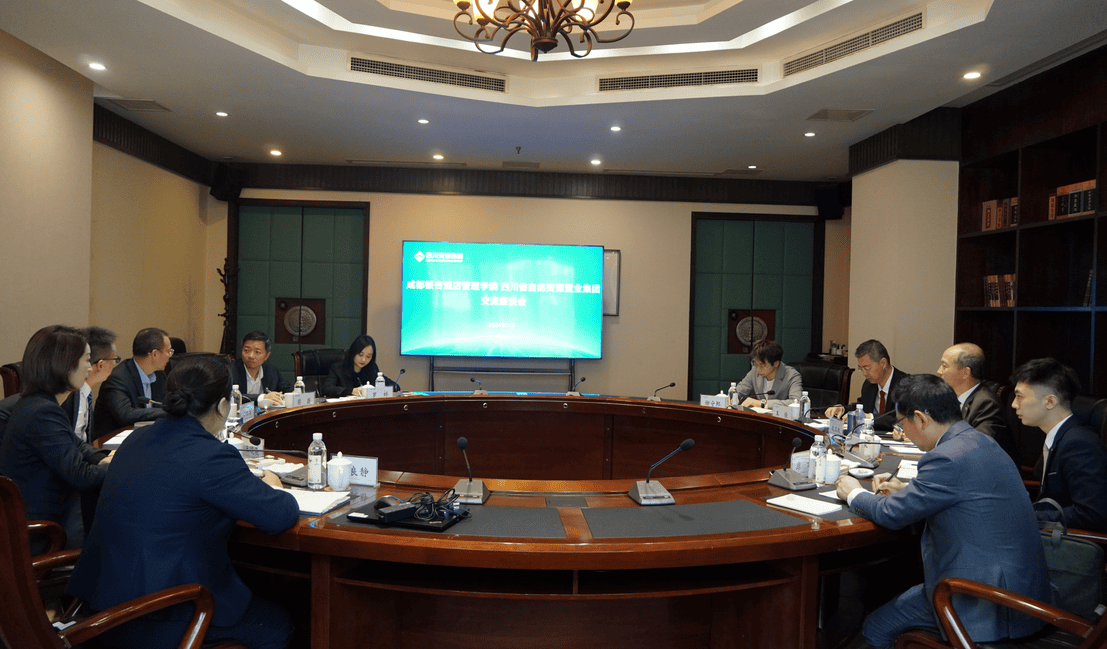 成都银杏旅馆治理学院到置业集团考察交流_下层动态_新闻中心_尊时凯龙有限责任公司