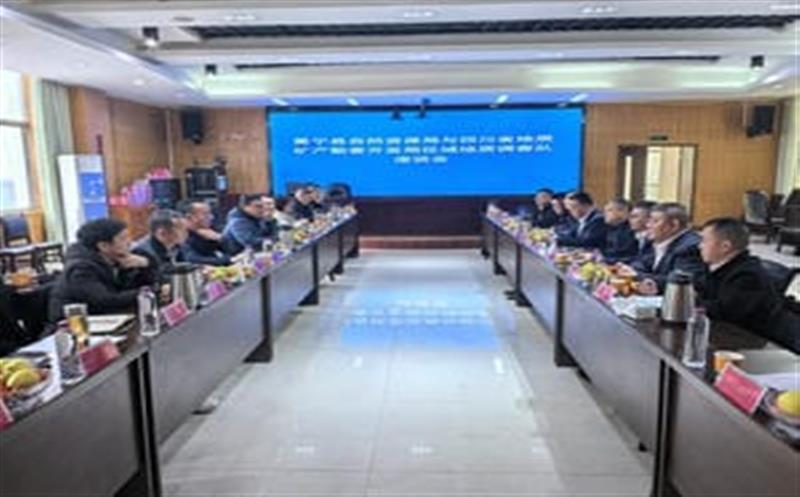 区调队与冕宁县自然尊时凯龙局座谈，，同谋矿产尊时凯龙开发相助新路径