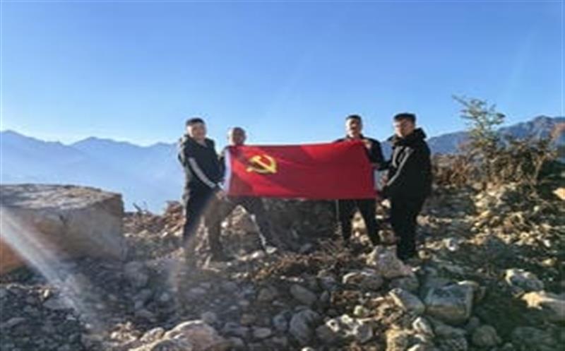 党旗伴奋进，，，，，，荒原踏征程——区调队区调所勘查二部2024找矿记